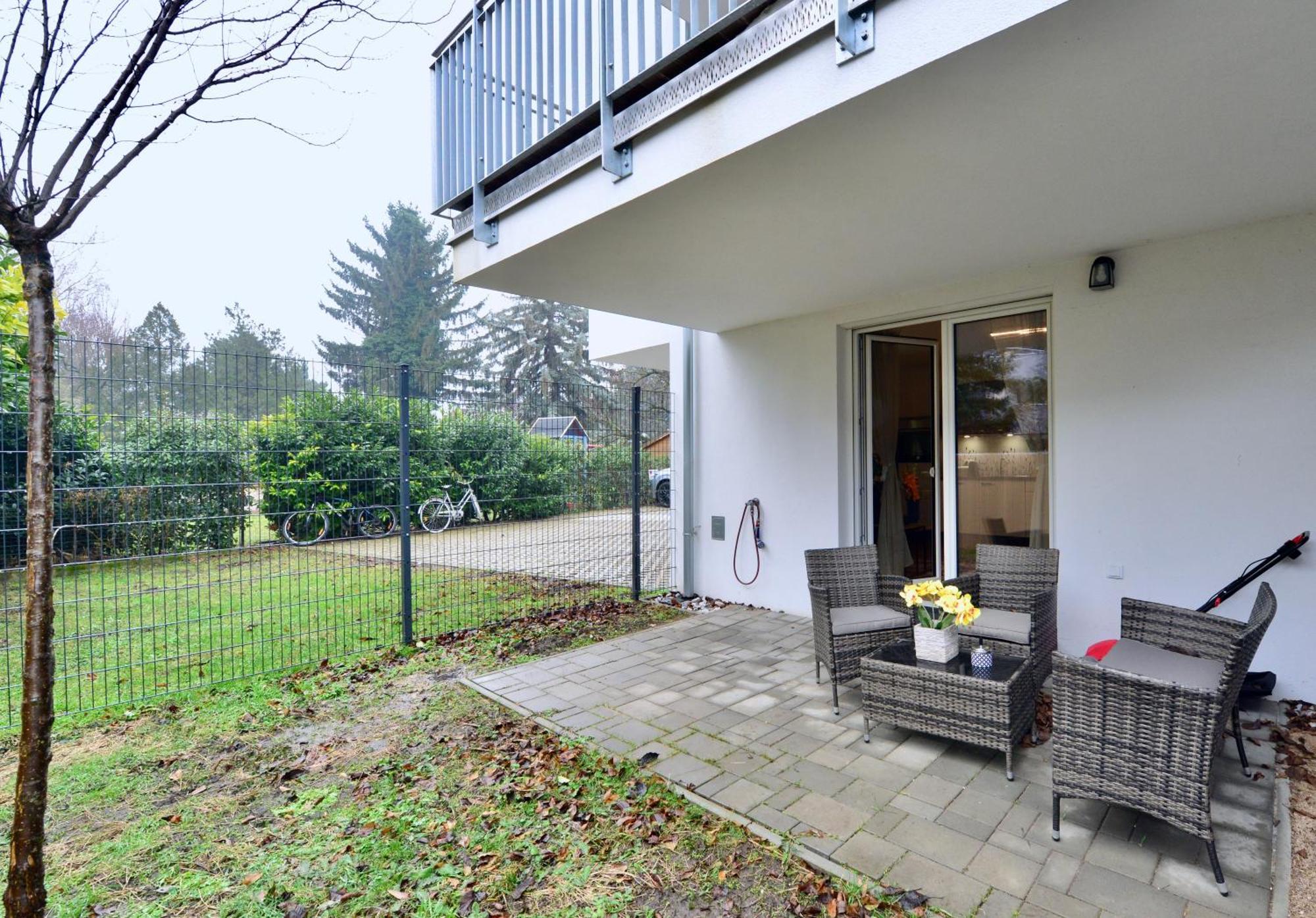 Appartement New With Parking And Metro In Front Of The House Wenen